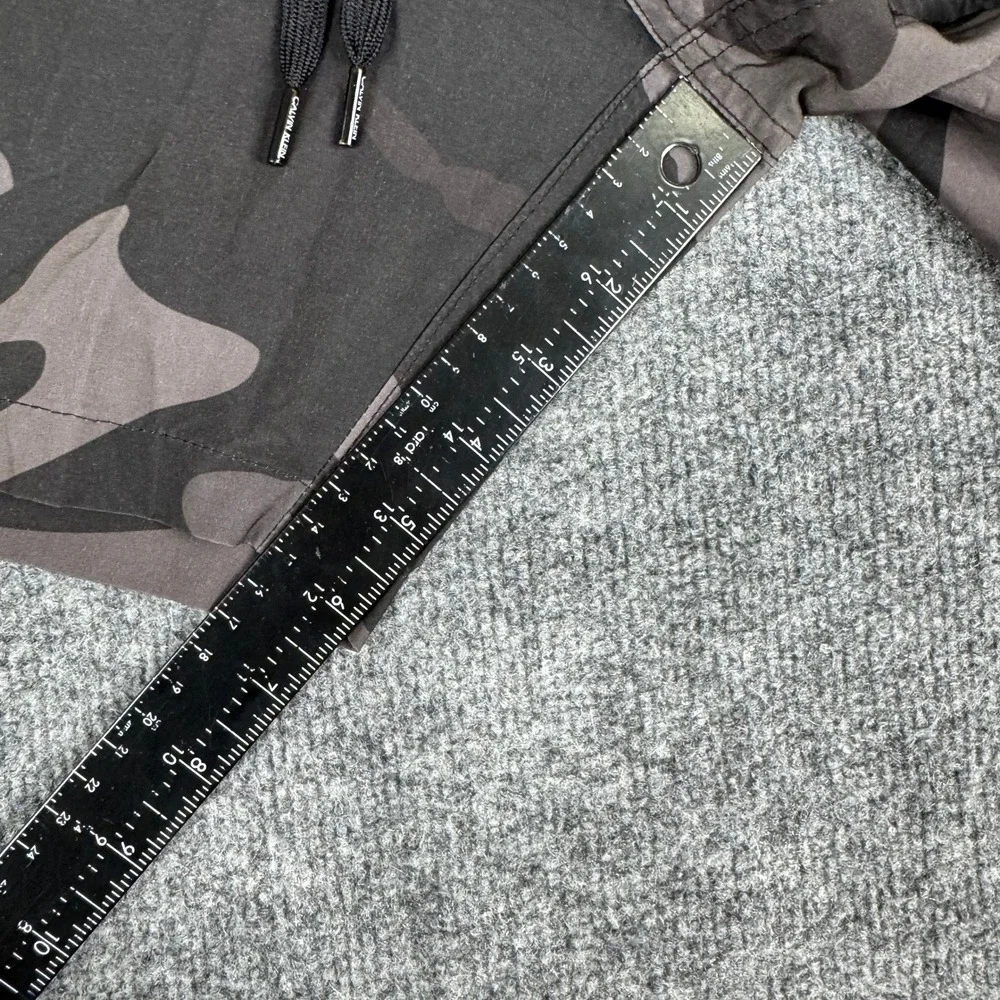Calvin Klein Swim Trunks Mens Size XL Grey Camo Drawstring Mesh Lined Flaws